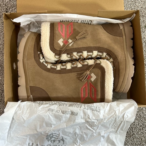 Manitobah Anakwa Tall Mukluk in Oak / Chene | Size 8 - Picture 3 of 8